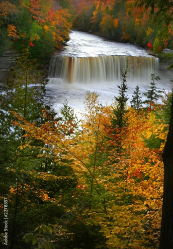 upper tahquamenon falls photo