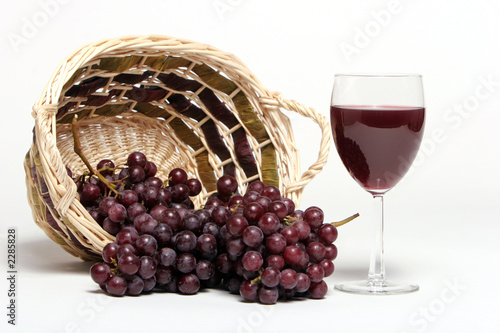 red wine and grapes