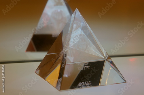 pyramide aus glas