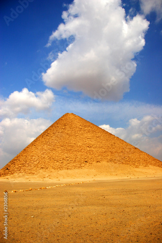 the red pyramid of dahshur  egypt