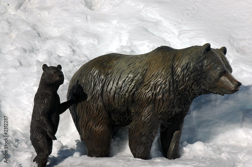 grizzly statue female/cub