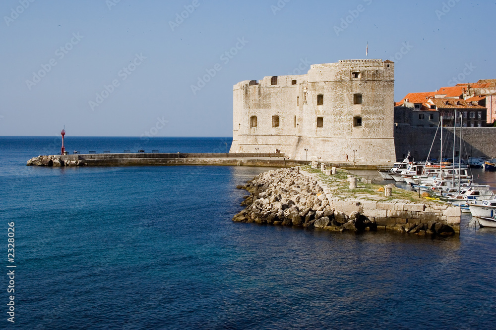 Dubrovnik, Hafendetail und Festung