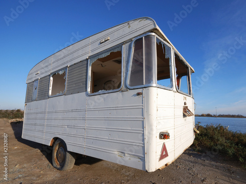 caravane cassée