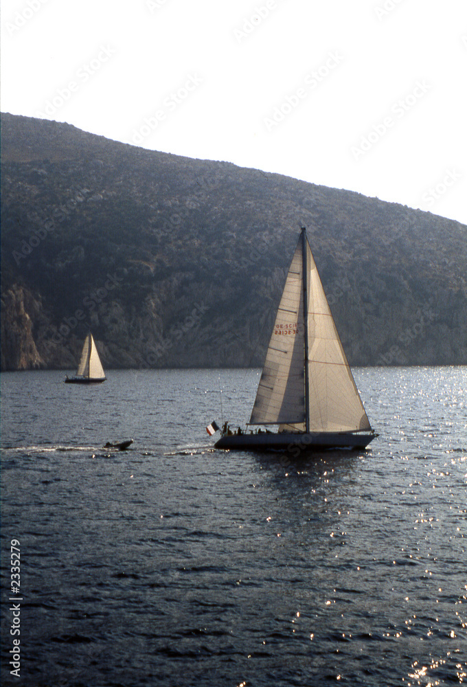 Fototapeta premium barca a vela a golfo aranci