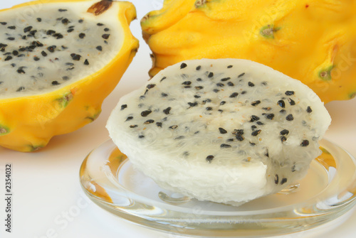 sliced pitahaya