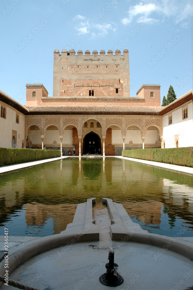 Fototapeta premium alhambra ornamental lake