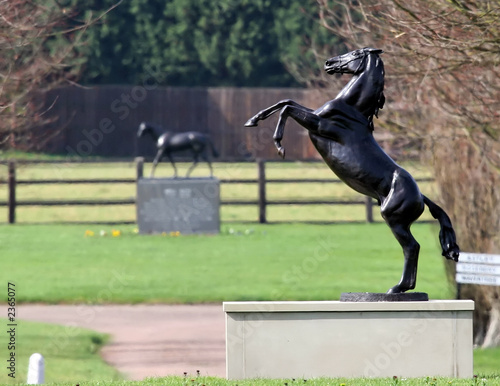 horse statue2