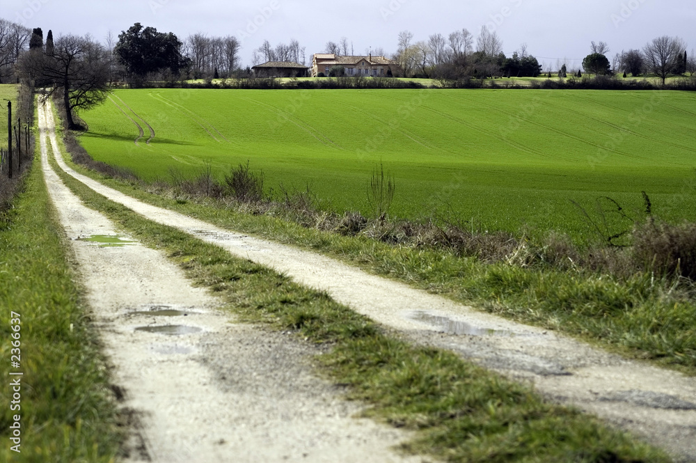 le chemin vers la ferme