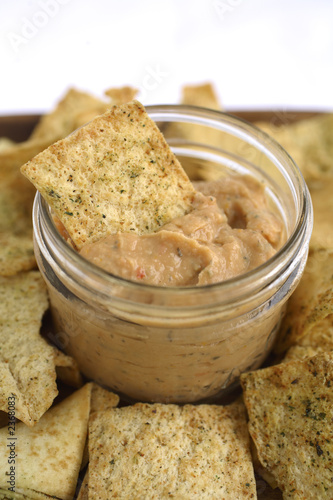 tomatoe & basil hummus with pita chips photo