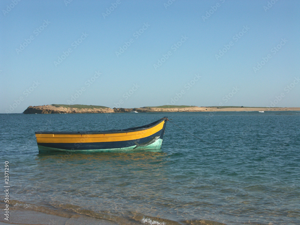 barque dans la lagune