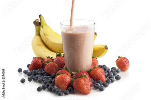 smoothie in a glass surrounded by fruit