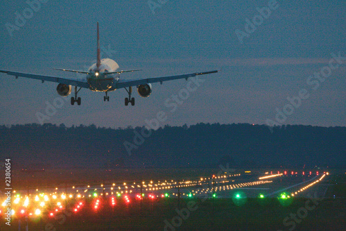 landendes flugzeug photo