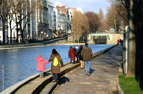 Fotografi promenade le long du canal - paris