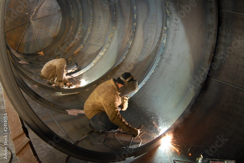 welding of seams of steel capacity