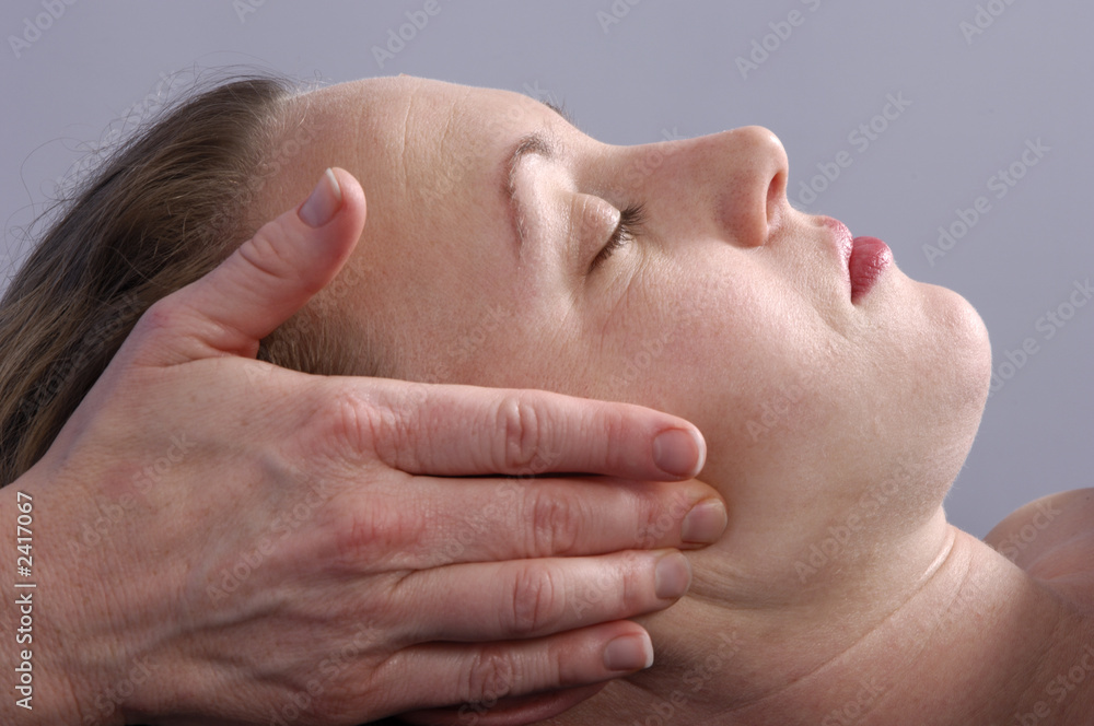 massaging face