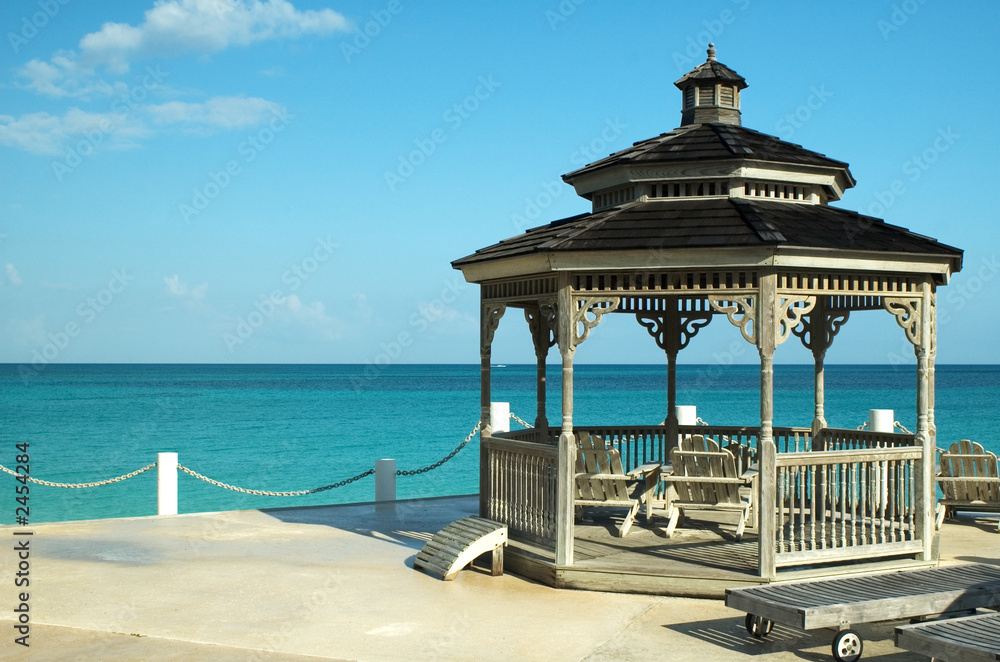 Fototapeta premium gazebo facing the ocean