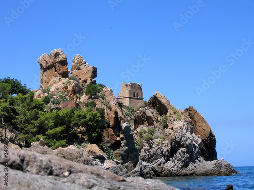 torre sulla scogliera del kalura (cefalù)