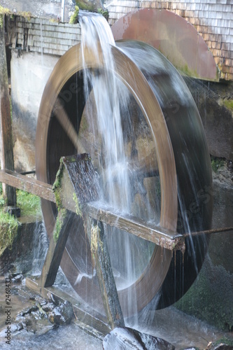 altes mühlrad in bewegung