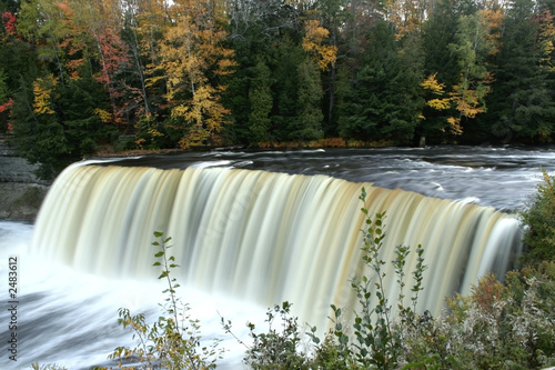 upper tahquamenon water falls photo