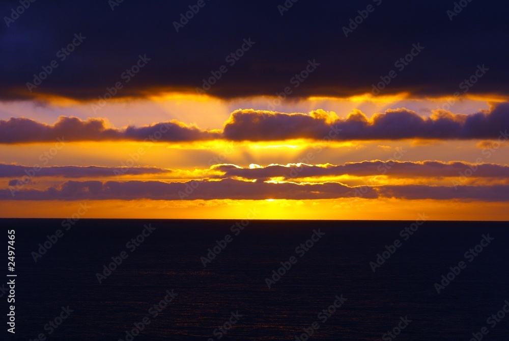 Obraz premium sunrise over the atlantic ocean in tenerife