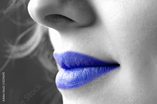 sourire de femme bouche bleue photo