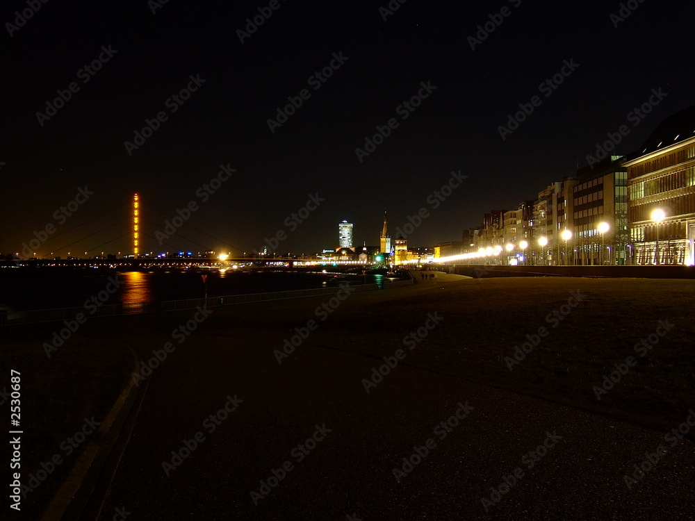 rheinpromenade bei nacht