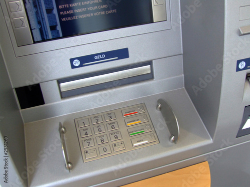 geldautomat mit monitor