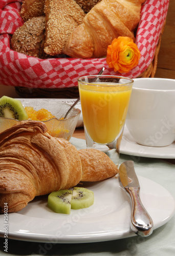 breakfast with croissant