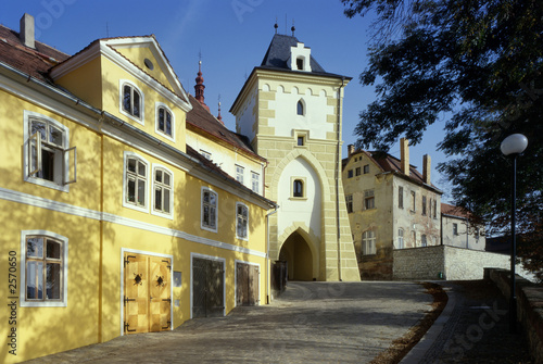 turm in der stadt zatec