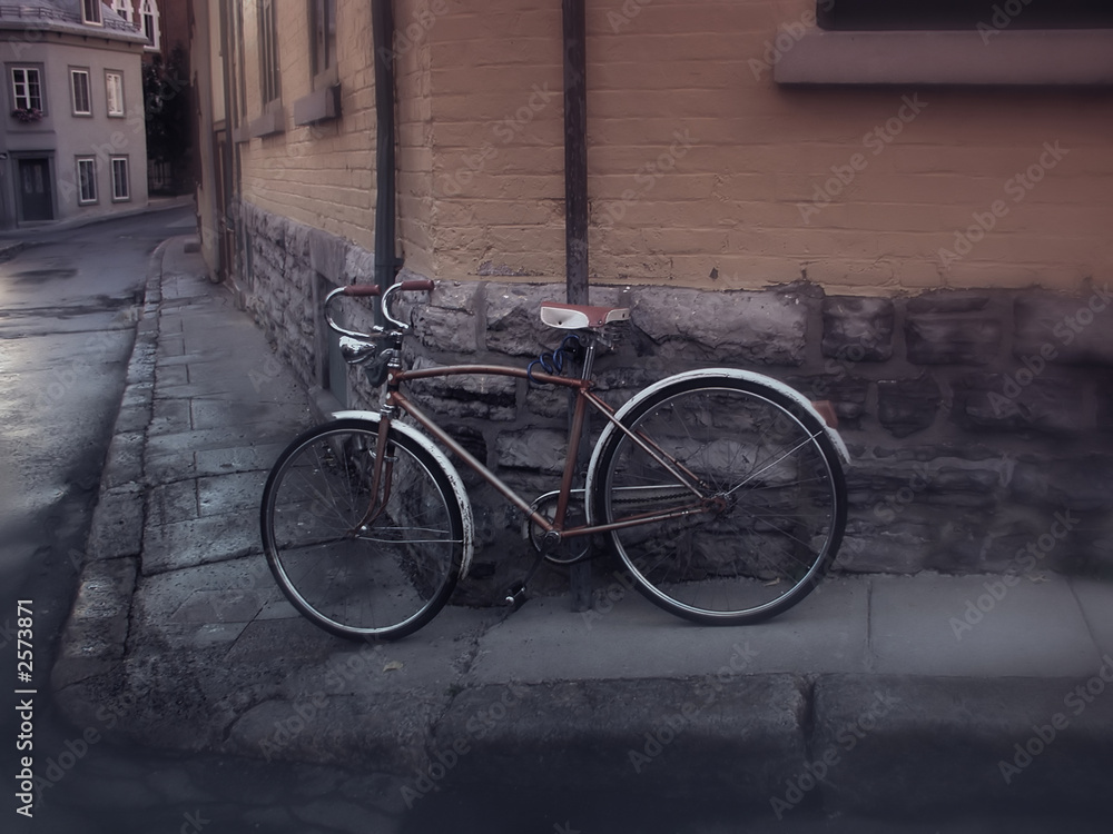 old bicycle in vieux quebec