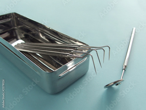 Quadro su tela dental instruments