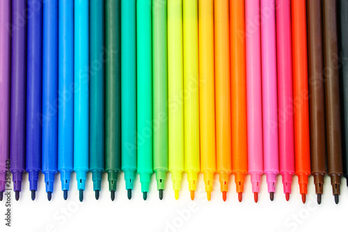 multicolored felt-tip pens