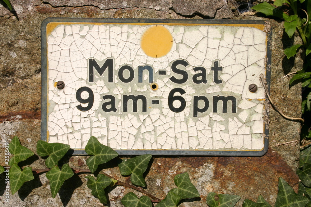 Fototapeta premium an old disintegrating parking restriction sign