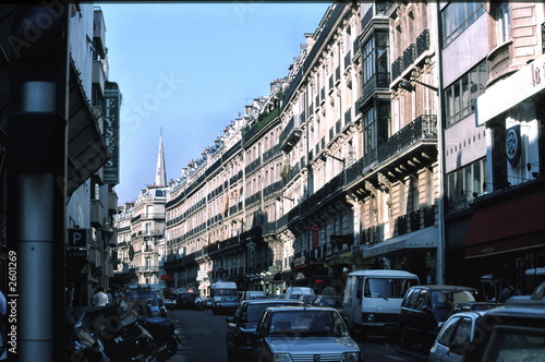 busy paris street