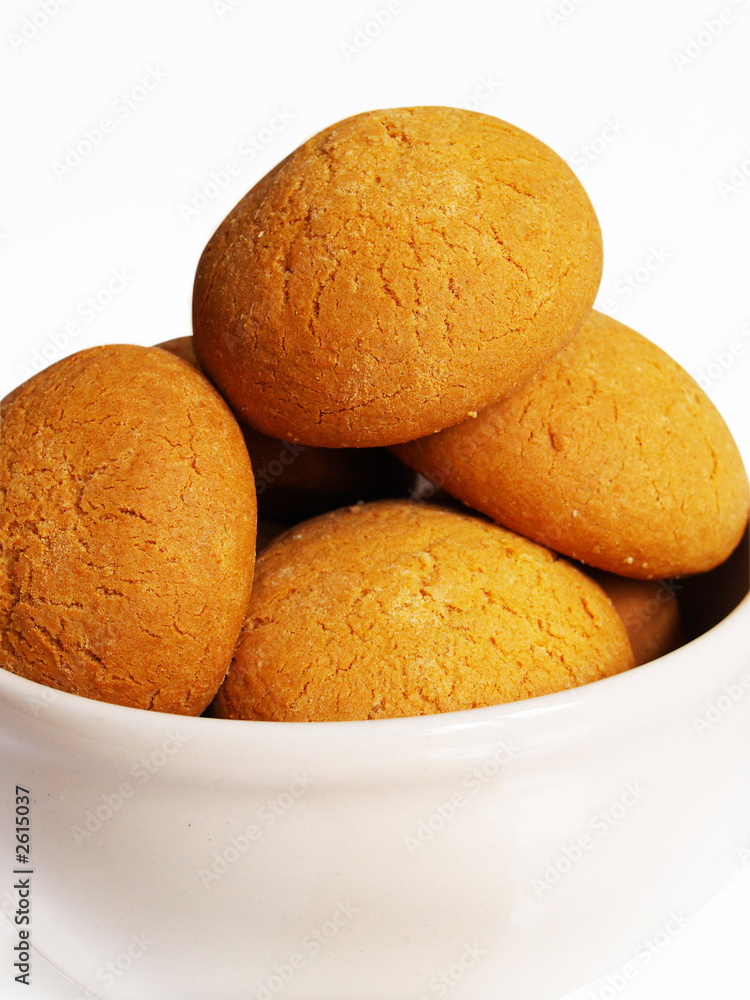 spice-cakes on the plate spice-cakes on the plate