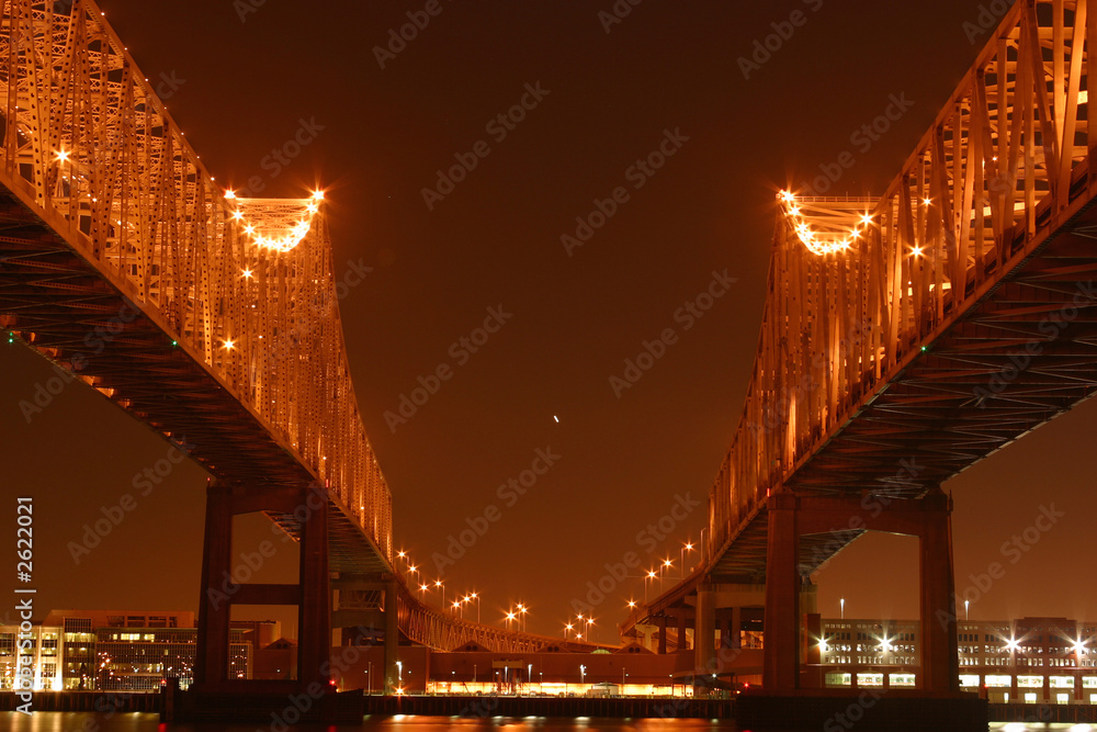 Obraz premium twin spans at night
