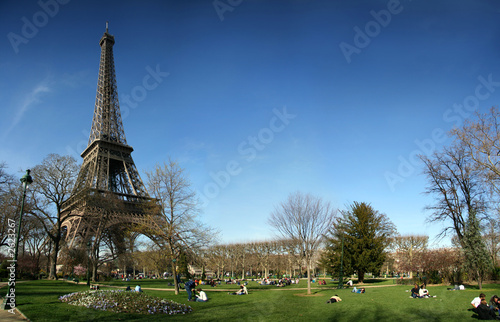 Plakat w ramie eiffel tower with panoramic hd view