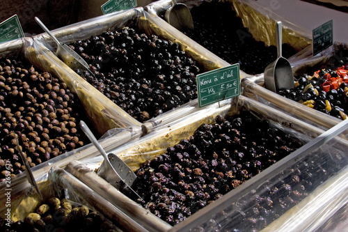 olives noires sur le marché