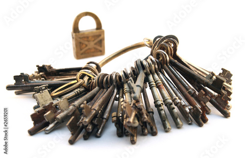 Fotografija bunch of keys with padlock
