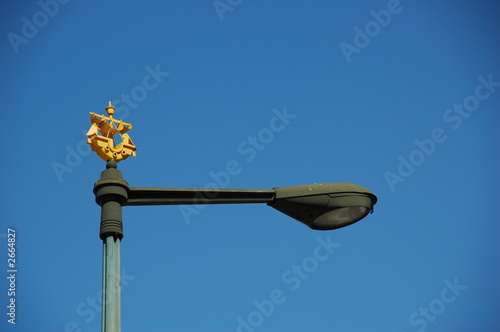 lampadaire avec bateau