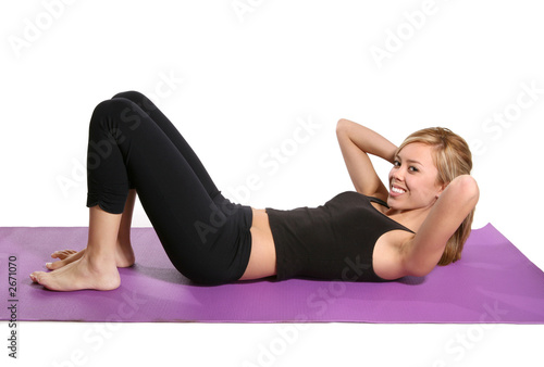 woman doing sit-ups