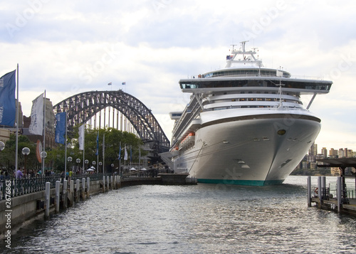 cruise ship and sydney harbor bridge © Alysta