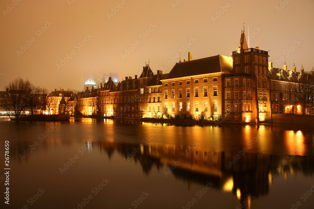 dutch parliament at night