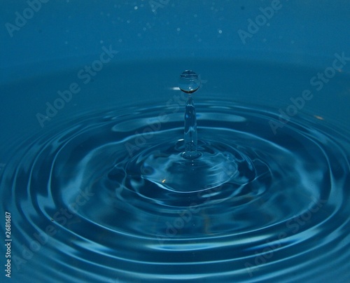 goutte d'eau fond bleu