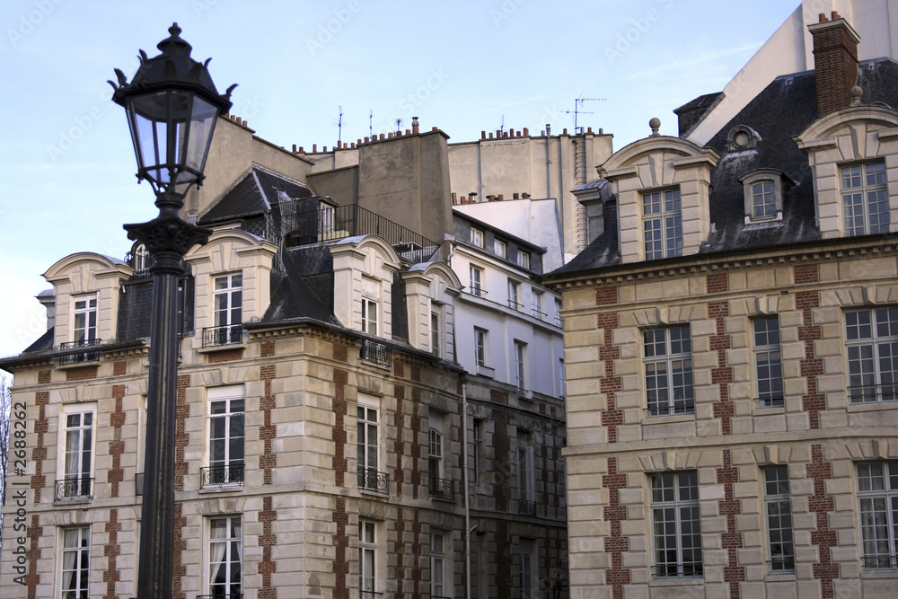 parisian buildings near the ile st louis