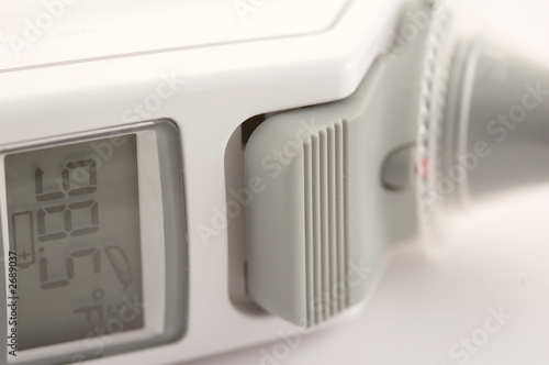 electronic thermometer