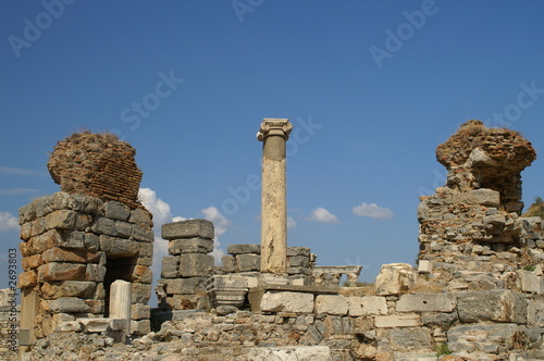 greek ancient column and remains