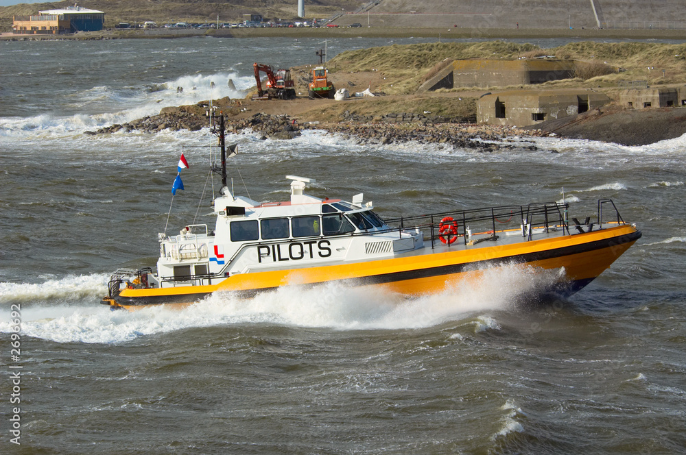 Fototapeta premium pilot boat in a storm