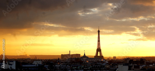 coucher de soleil sur la tour effeil © berjotoff