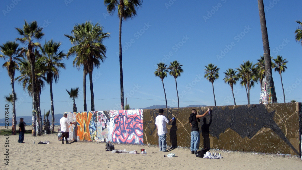 Fototapeta premium los angeles graffiti painters at venice beach